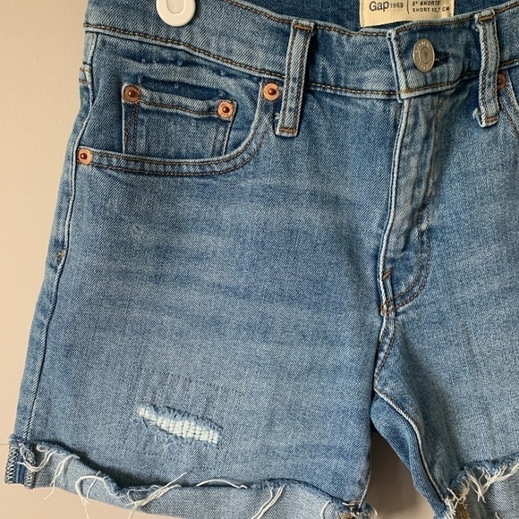 GAP Women's Jeans Shorts - Picture 3 of 5